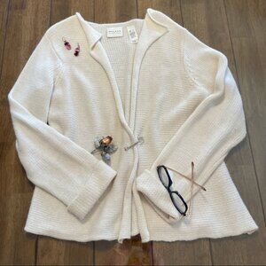 Lake Boyfriend Cardigan w Crystal Safety Pin 🌷